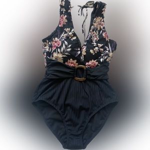 NWT Women’s one piece swimsuit. Size M (8-10)